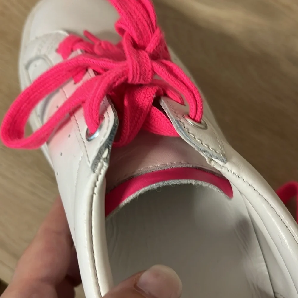 J. Crew Saturday white leather sneaker with hot pink trim and laces Size‎ 6